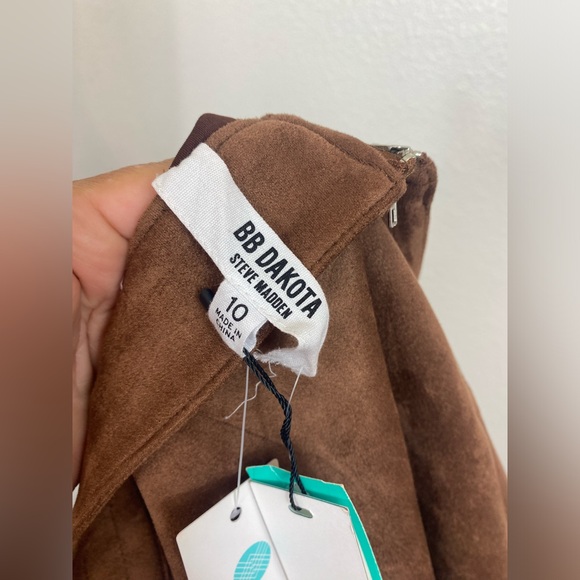 BB Dakota X Steve Madden Arizona Faux Suede Mini Skirt Size 10 Camel Shark Hem - Picture 9 of 13